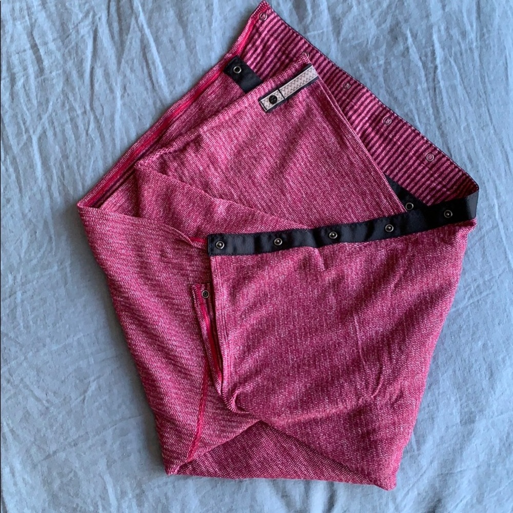 Lululemon snap scarf